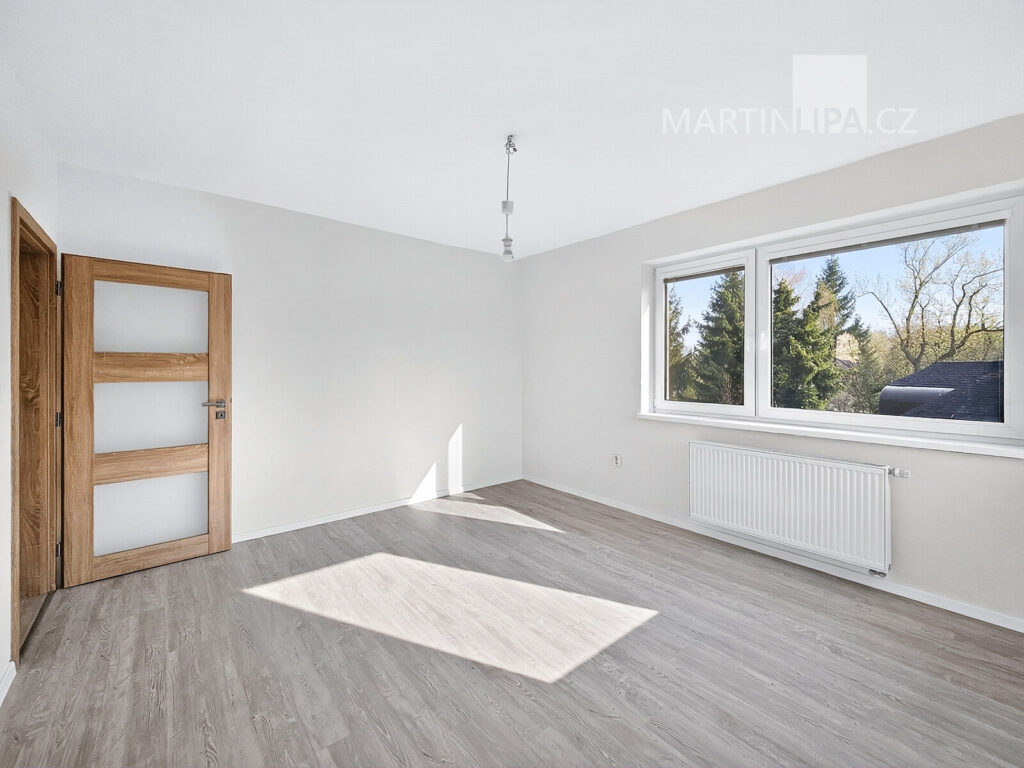 Světlý byt 4+kk se zahradou a garáží v Hájku u Uhříněvsi