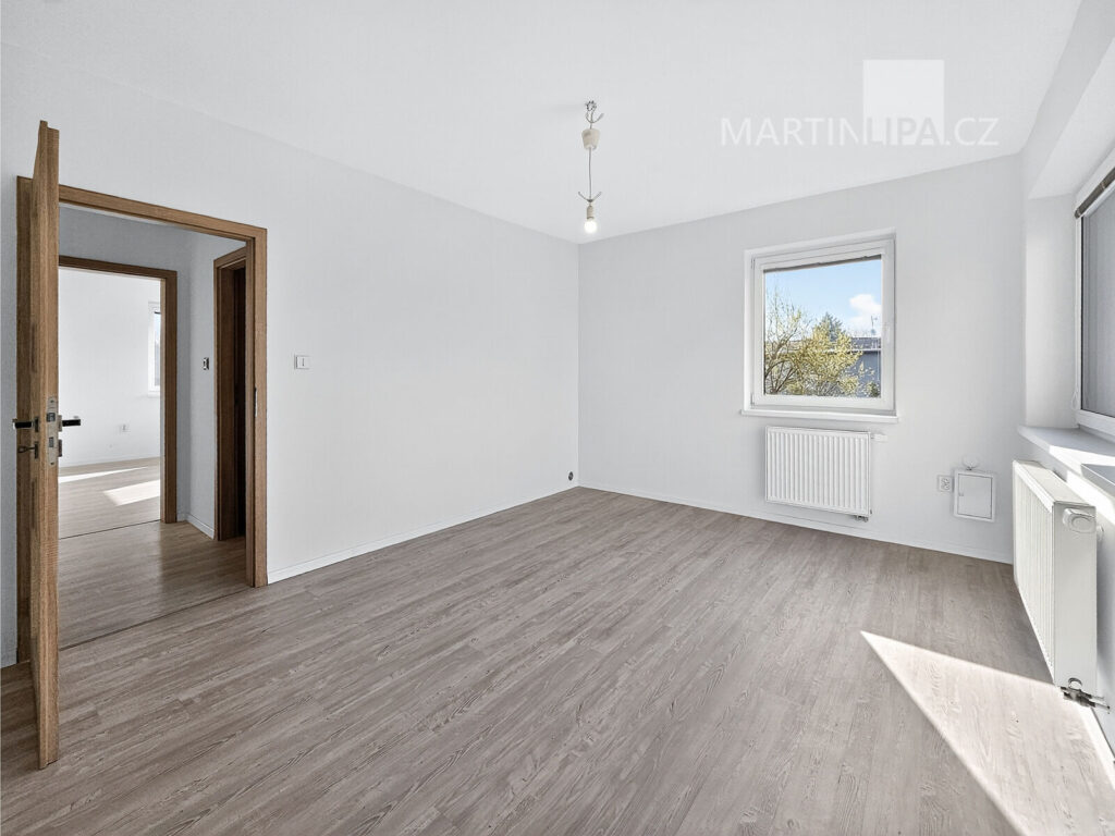 Světlý byt 4+kk se zahradou a garáží v Hájku u Uhříněvsi