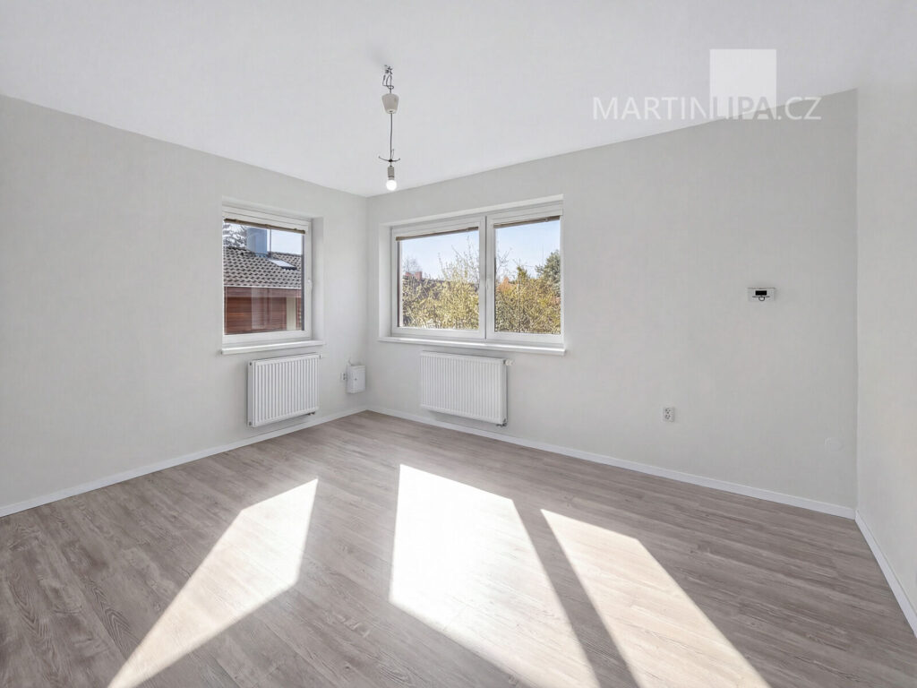 Světlý byt 4+kk se zahradou a garáží v Hájku u Uhříněvsi