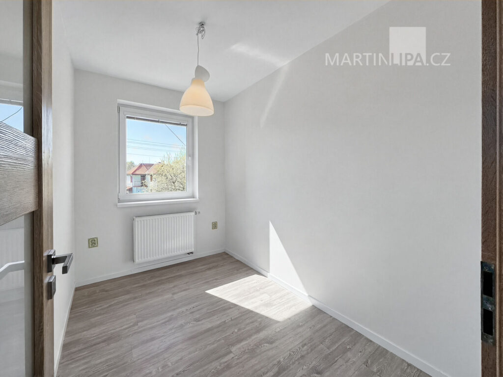 Světlý byt 4+kk se zahradou a garáží v Hájku u Uhříněvsi