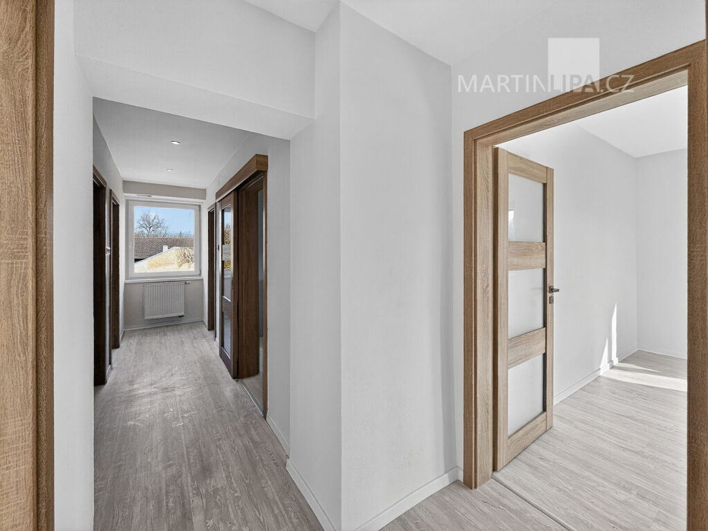 Světlý byt 4+kk se zahradou a garáží v Hájku u Uhříněvsi