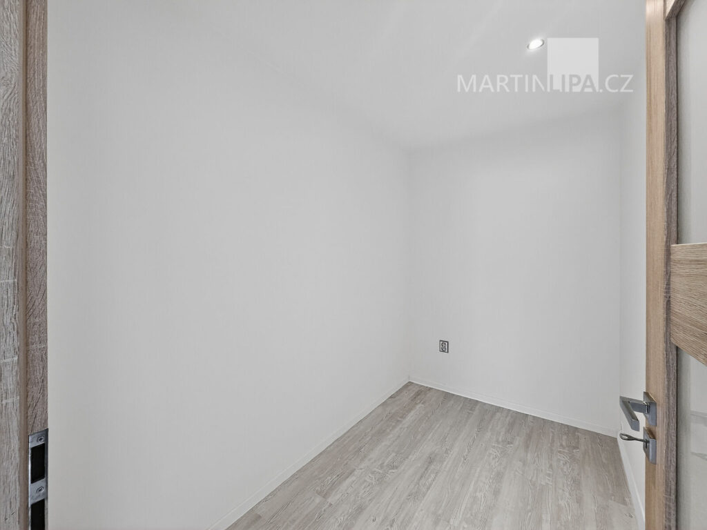 Světlý byt 4+kk se zahradou a garáží v Hájku u Uhříněvsi