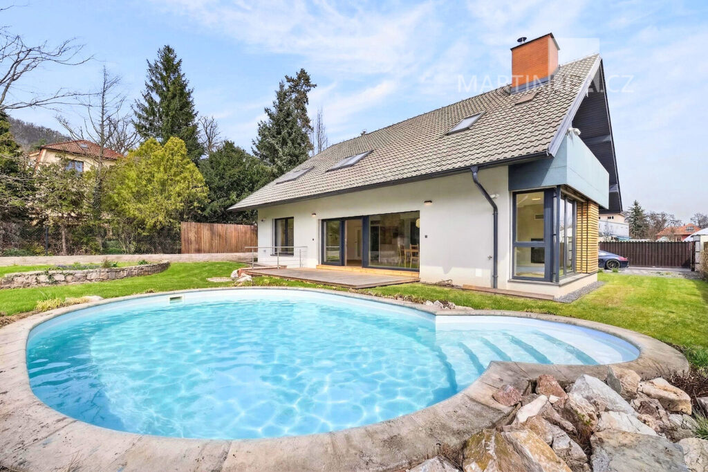 Pronájem fantastického domu v Černošicích