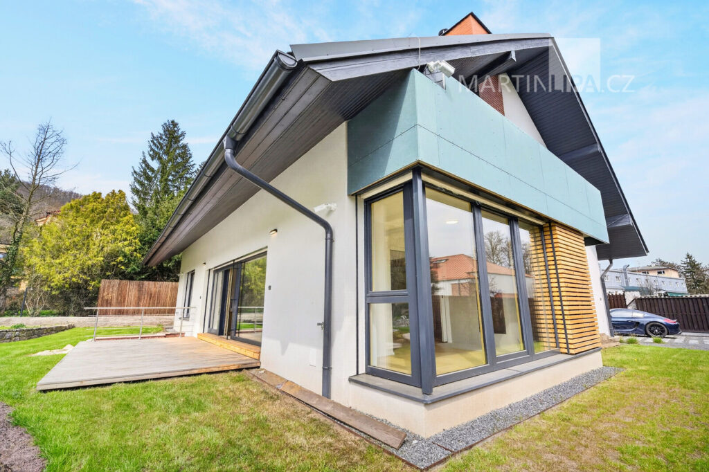Pronájem fantastického domu v Černošicích