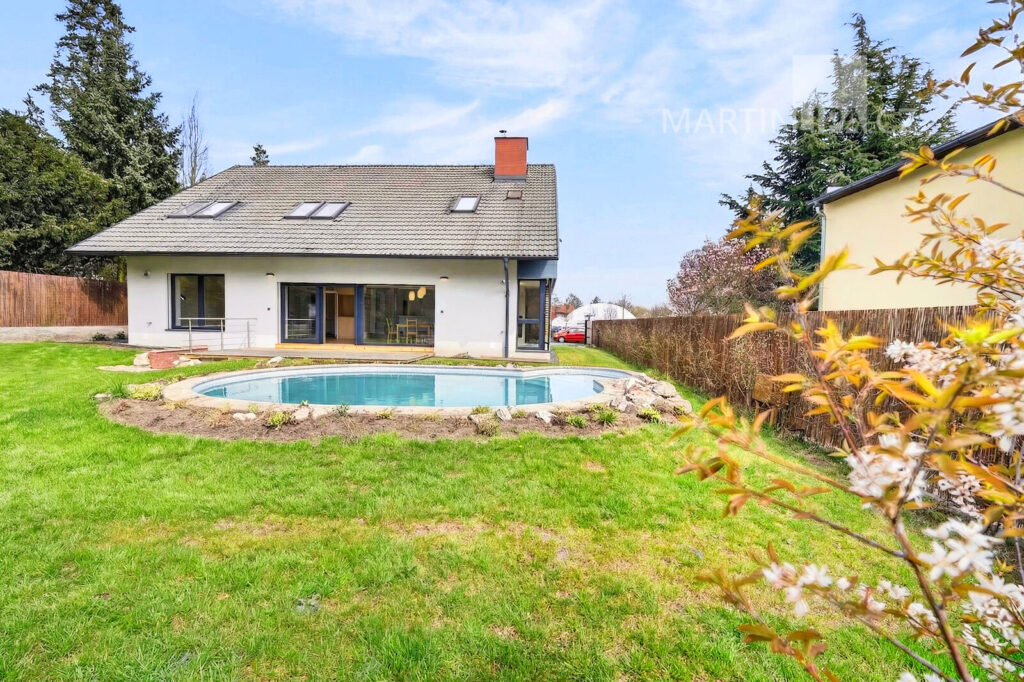 Pronájem fantastického domu v Černošicích