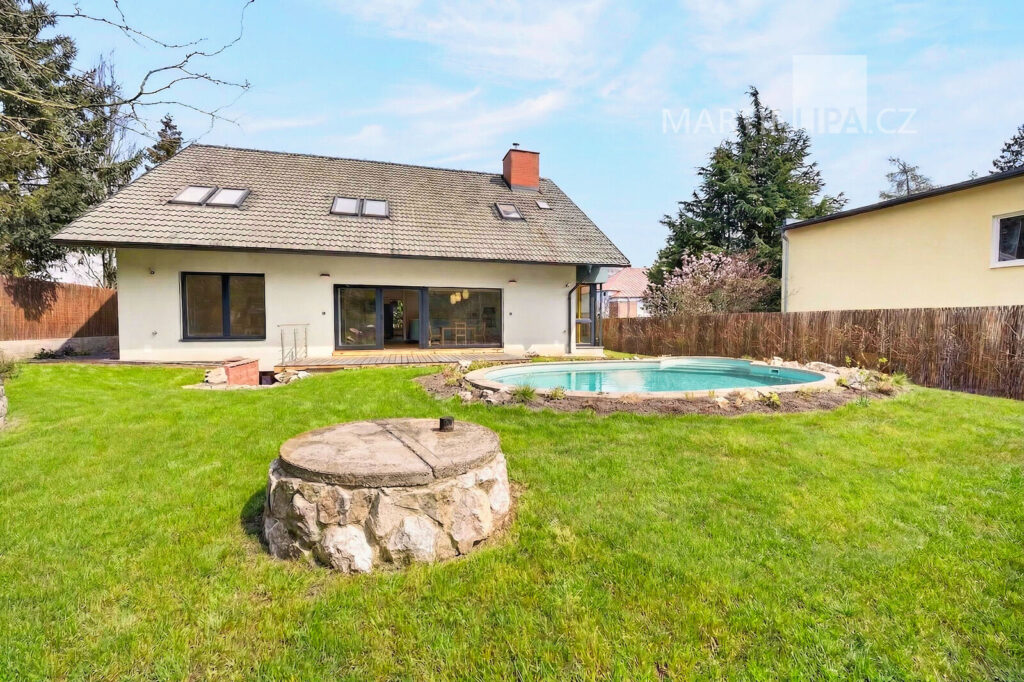 Pronájem fantastického domu v Černošicích