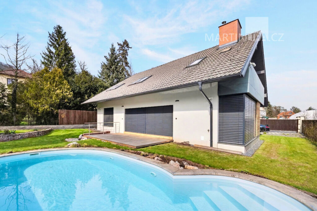 Pronájem fantastického domu v Černošicích