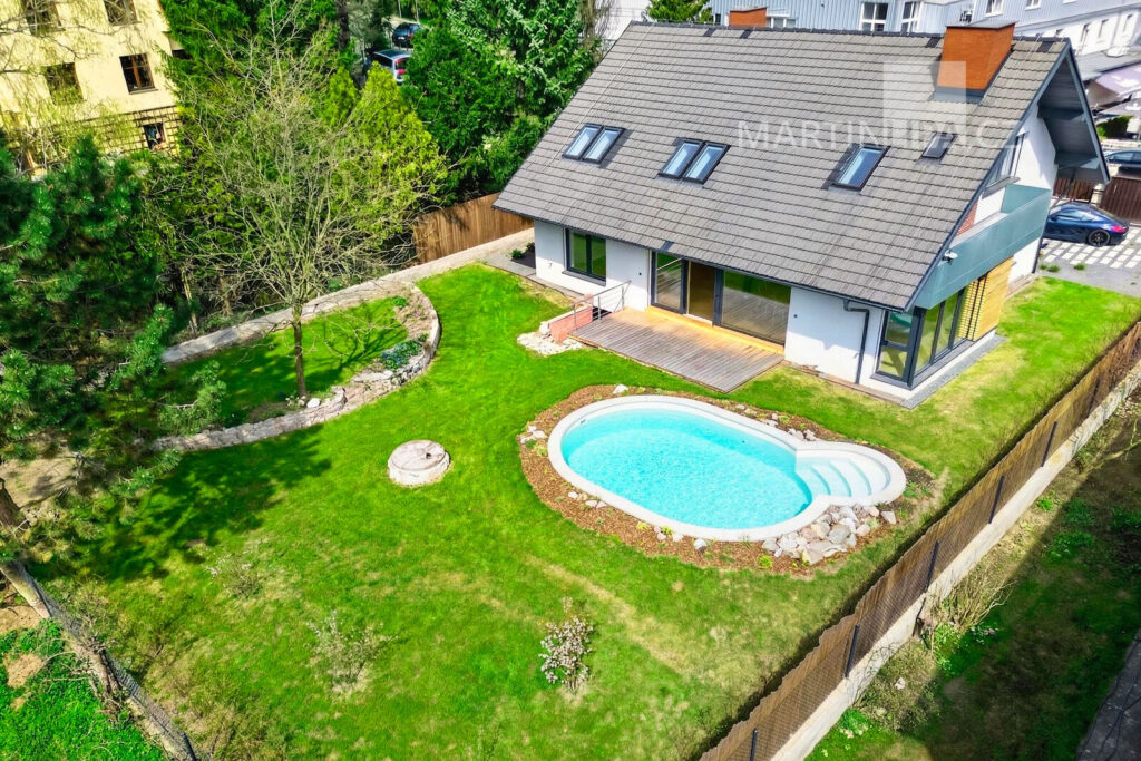 Pronájem fantastického domu v Černošicích