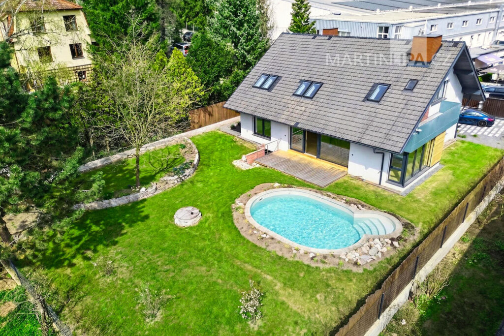 Pronájem fantastického domu v Černošicích