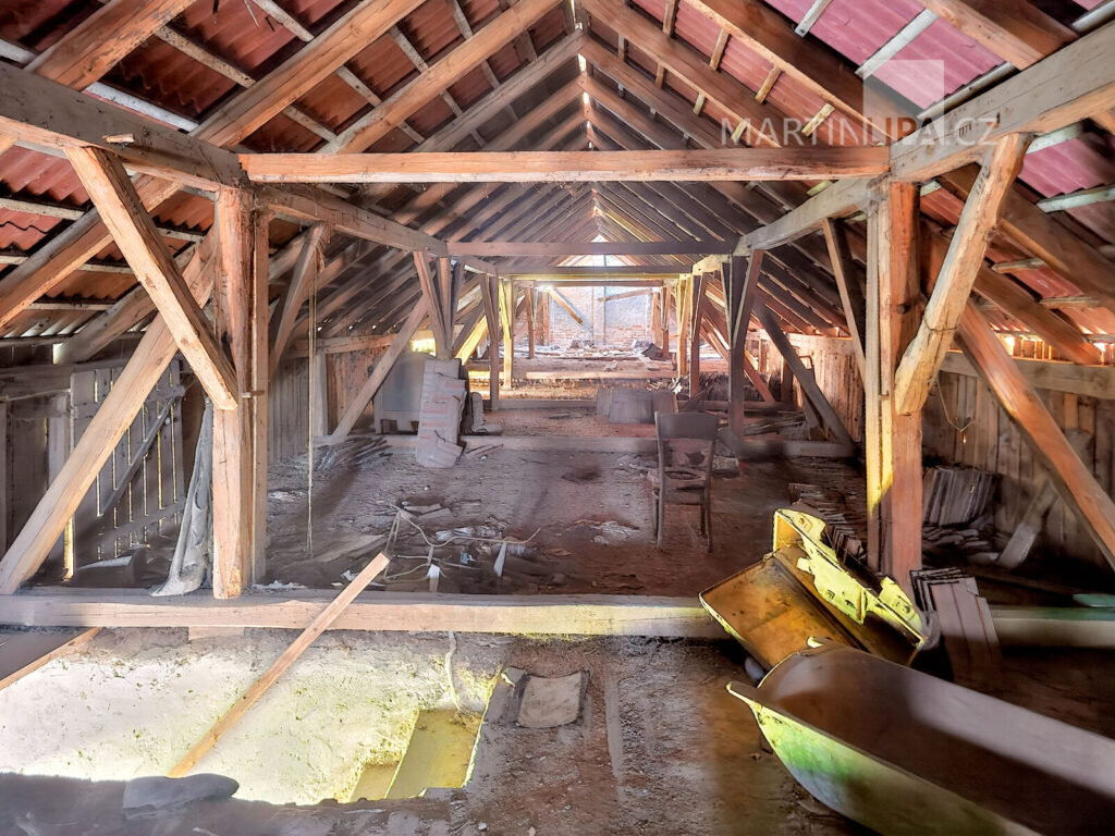 Dolní Stakory – Špýcharový dvorec ke kompletní rekonstrukci