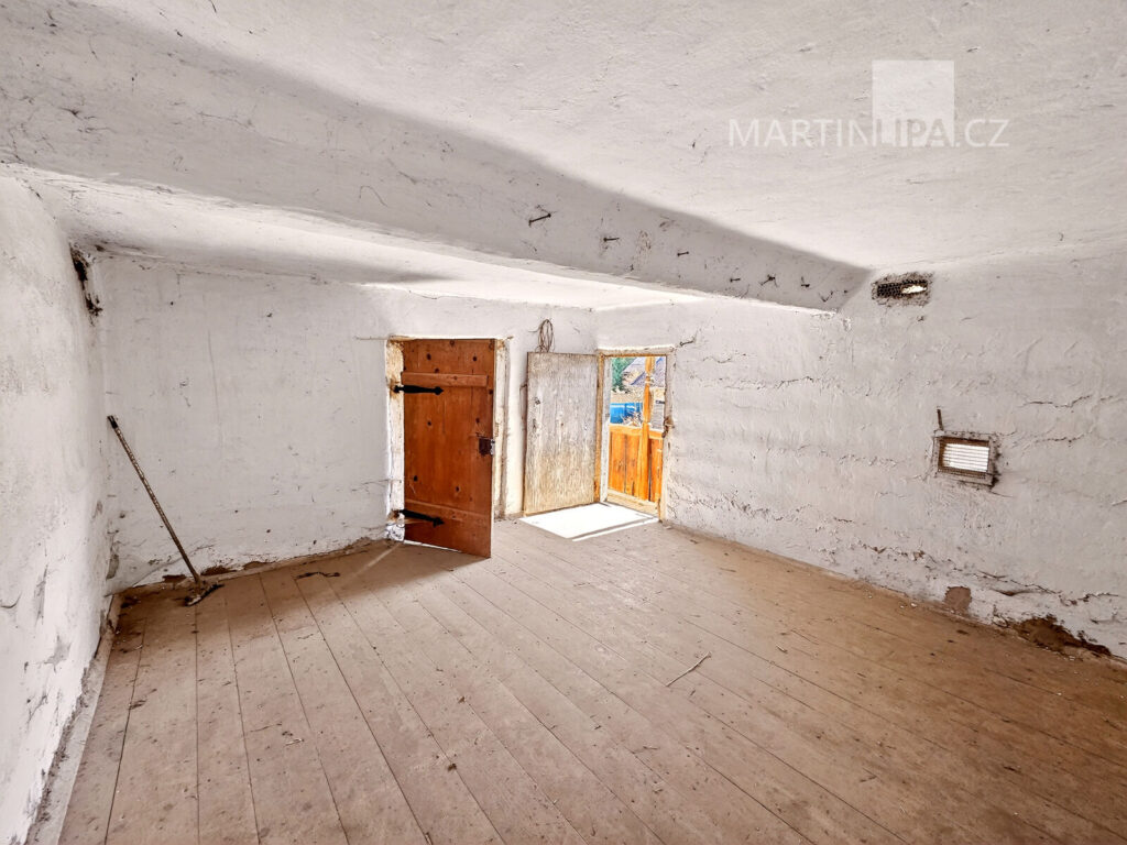 Dolní Stakory – Špýcharový dvorec ke kompletní rekonstrukci