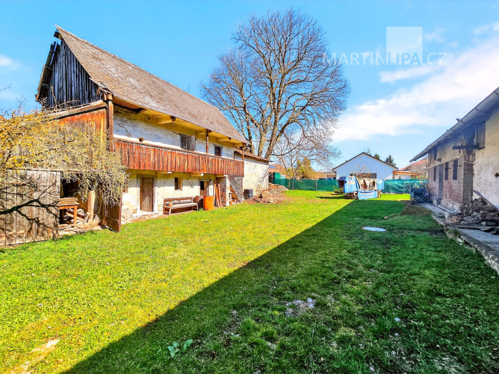 Dolní Stakory – Špýcharový dvorec ke kompletní rekonstrukci