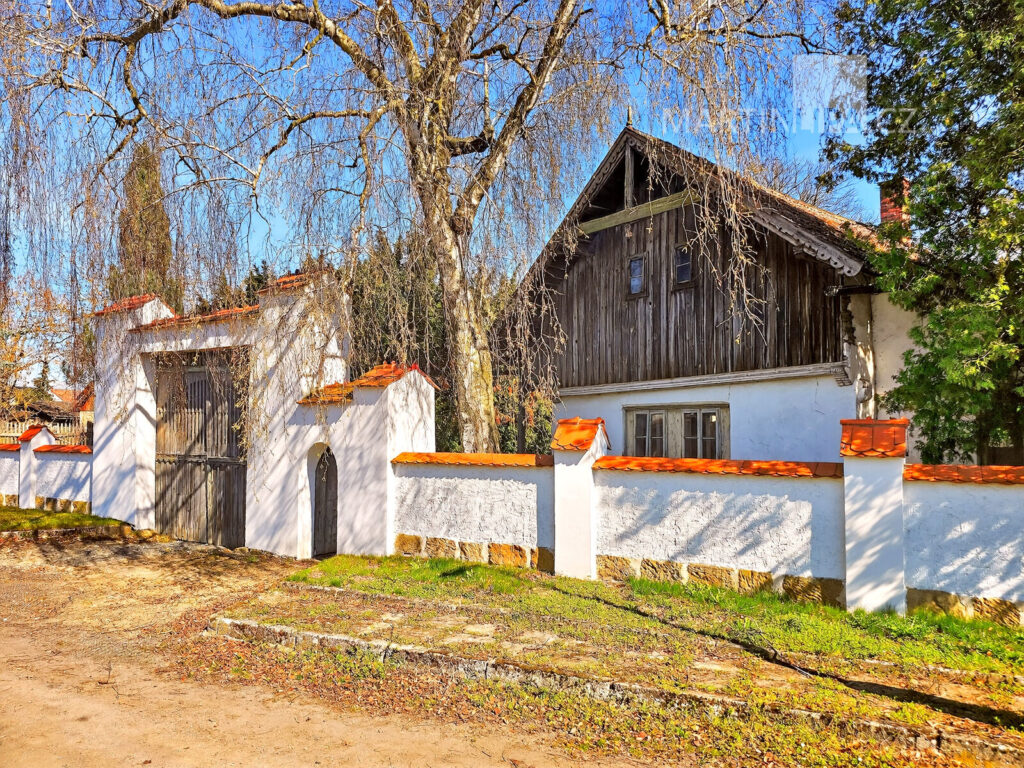 Dolní Stakory – Špýcharový dvorec ke kompletní rekonstrukci