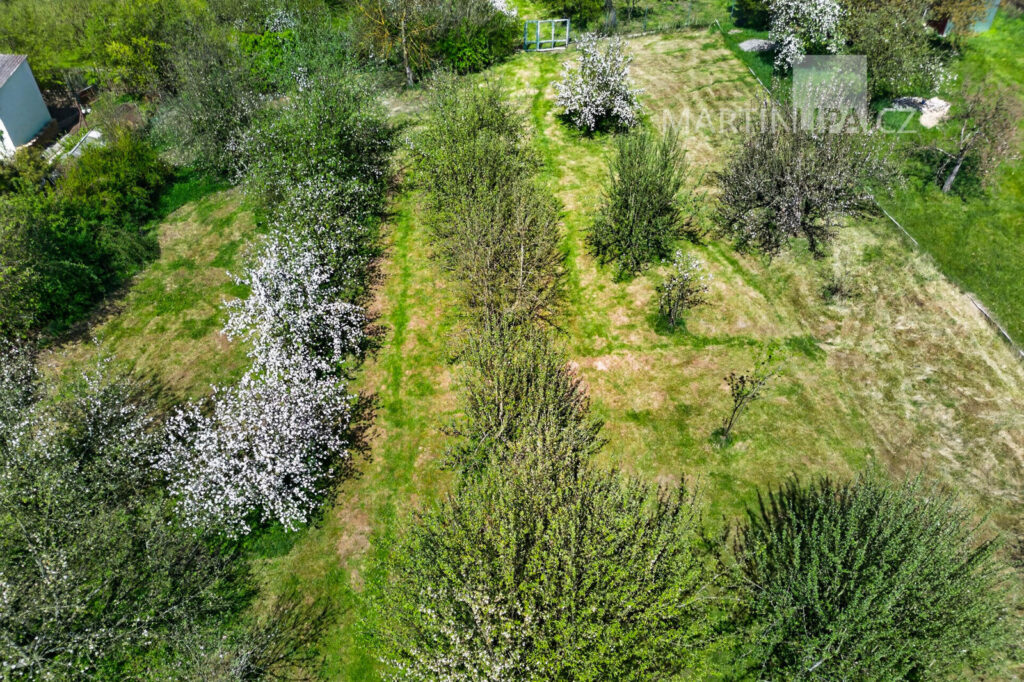 Hostěradice – pozemek 878m2 73/10, 73/7