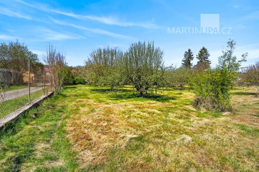 Hostěradice – pozemek 878m2 73/10, 73/7
