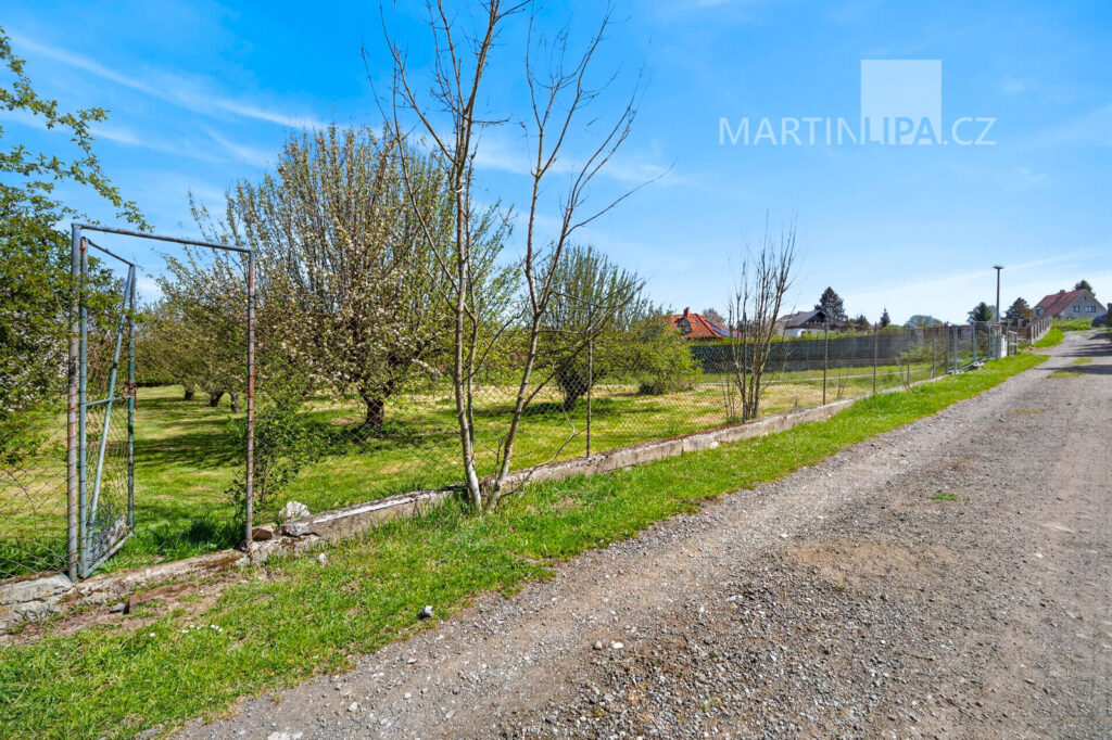 Hostěradice – pozemek 880m2 73/9, 73/6