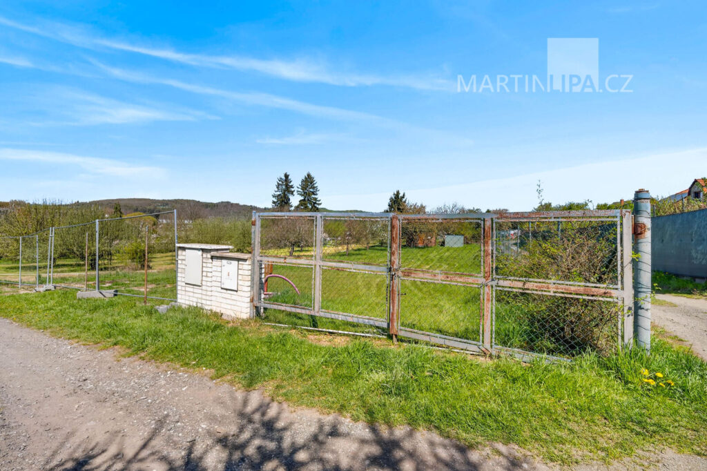 Hostěradice – pozemek 880m2 73/9, 73/6