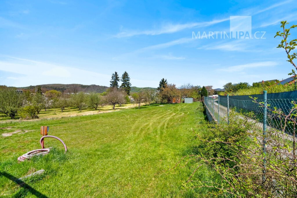 Hostěradice – pozemek 880m2 73/9, 73/6