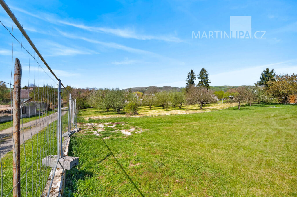 Hostěradice – pozemek 878m2 73/10, 73/7