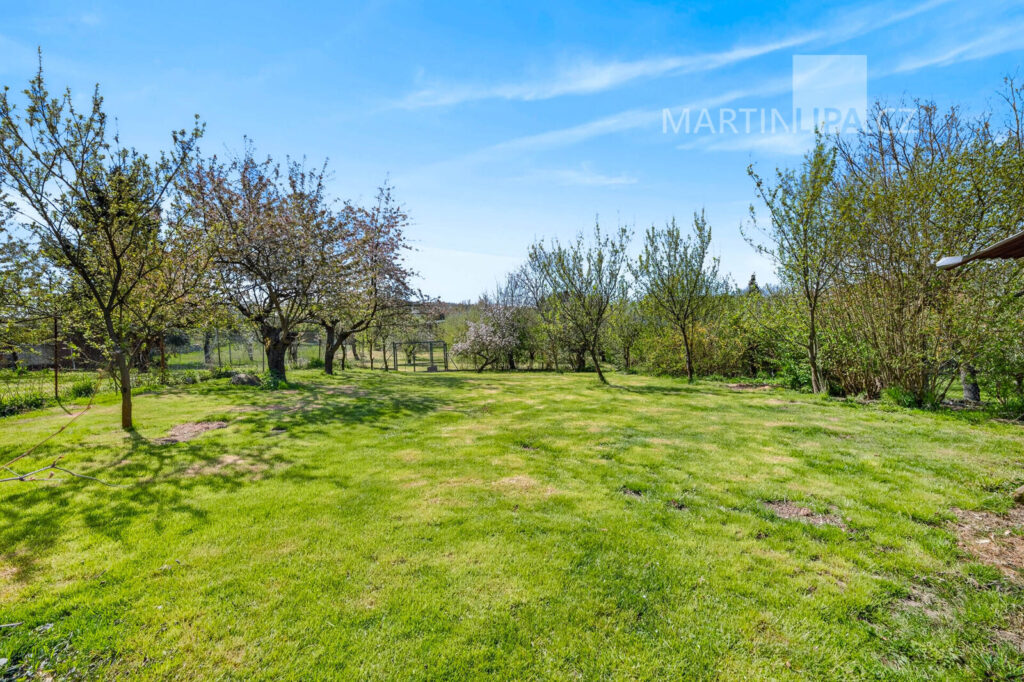 Hostěradice – pozemek 1210m2 73/4, 73/8