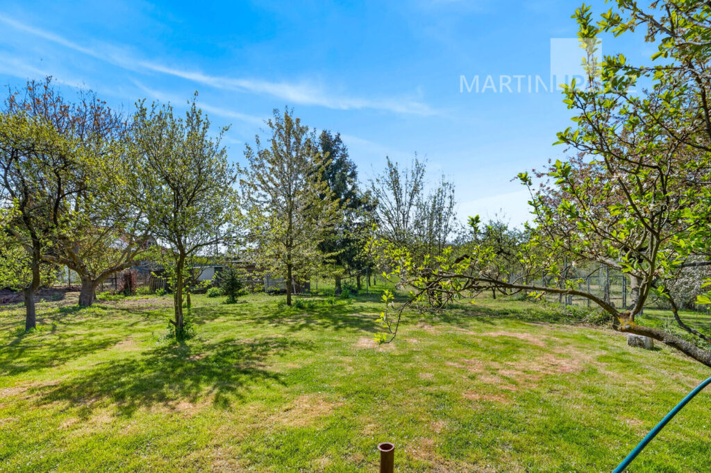 Hostěradice – pozemek 1210m2 73/4, 73/8