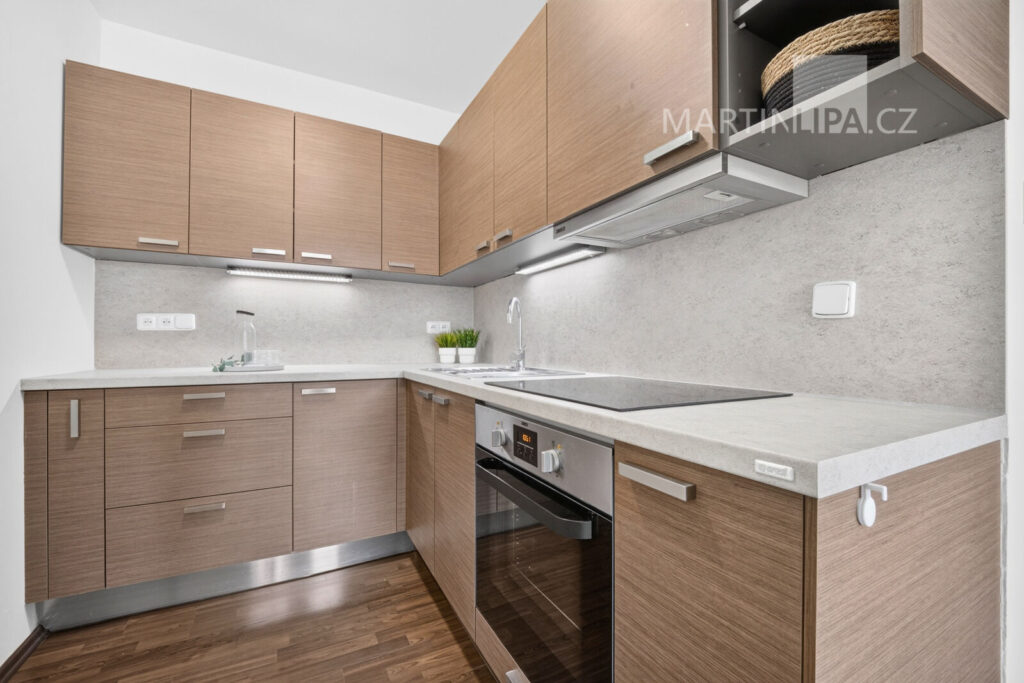2kk Famfulíkova 1134/12, Praha