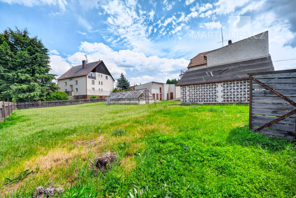Senomaty – dvougenerační dům se zahradou a přístavbou