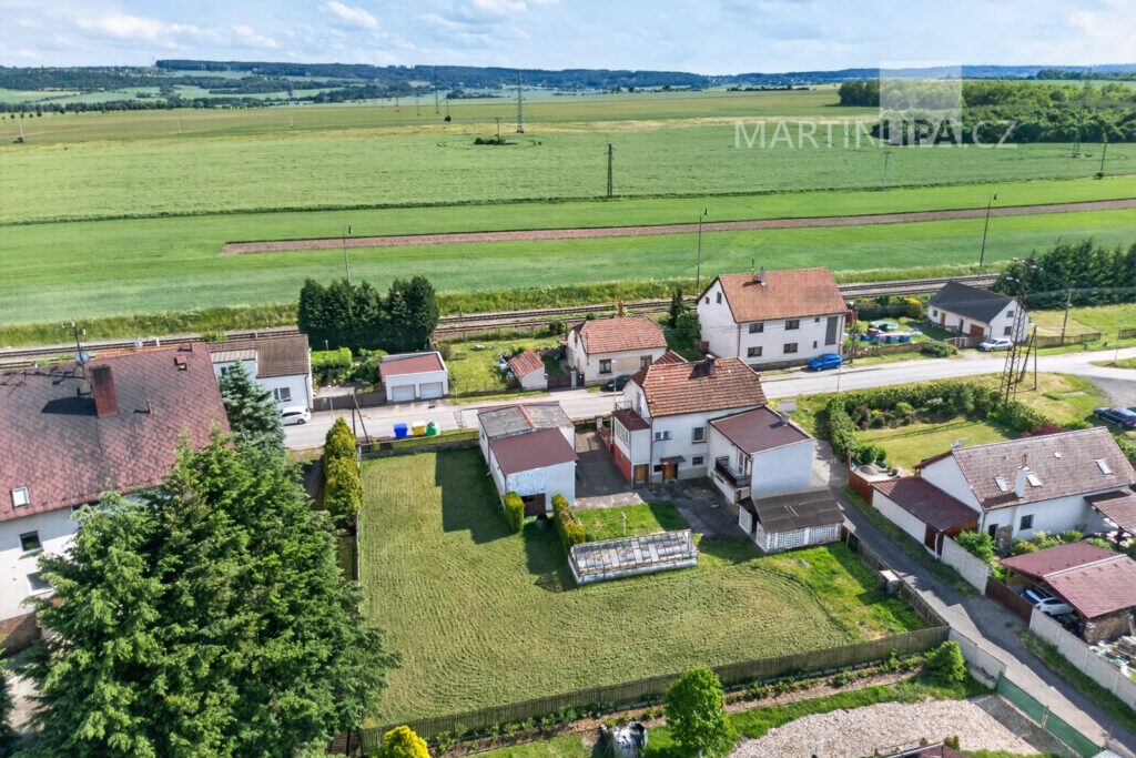 Senomaty – dvougenerační dům se zahradou a přístavbou
