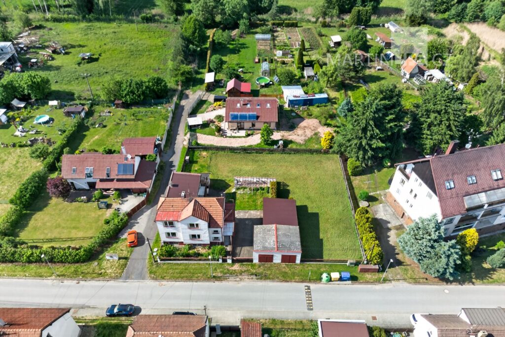 Senomaty – dvougenerační dům se zahradou a přístavbou