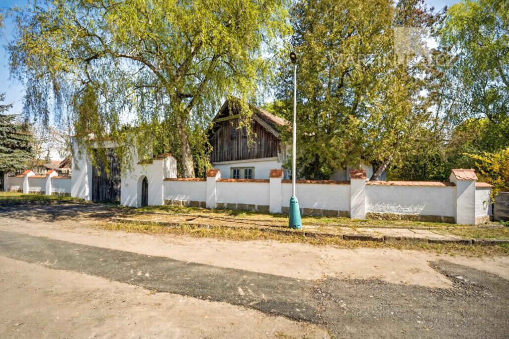 Dolní Stakory – Špýcharový dvorec ke kompletní rekonstrukci