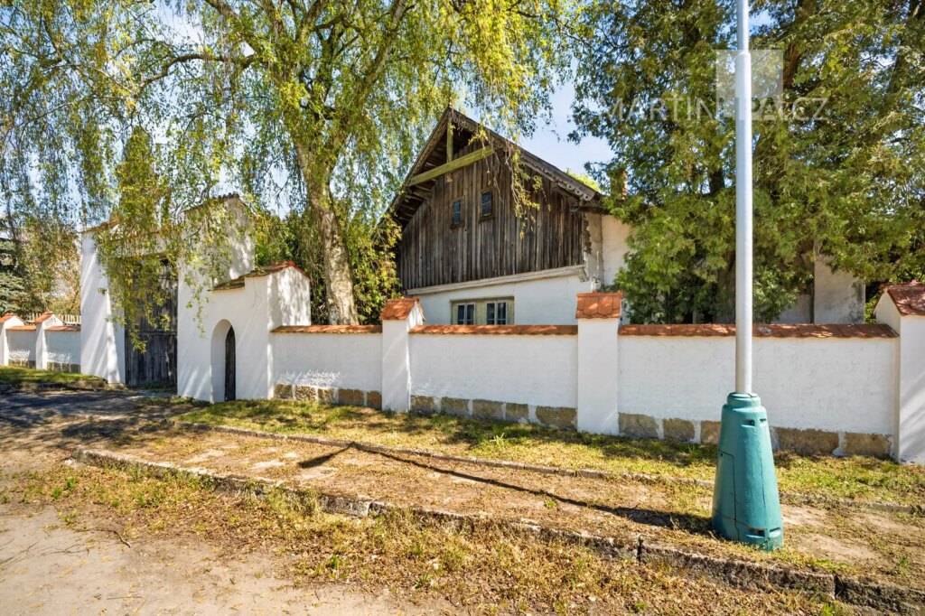 Dolní Stakory – Špýcharový dvorec ke kompletní rekonstrukci