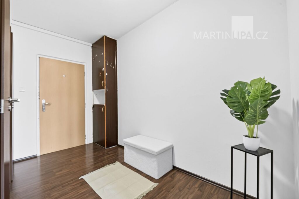 2kk Famfulíkova 1134/12, Praha