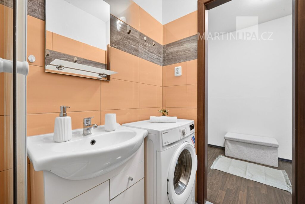 2kk Famfulíkova 1134/12, Praha
